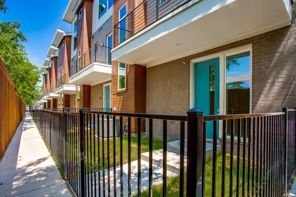 $2,850 | 4620 Munger Avenue, Unit 102, Dallas, TX 75204