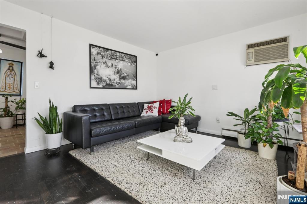 89 Anderson Avenue Wallington, NJ 07057 - Photo 3 of 35