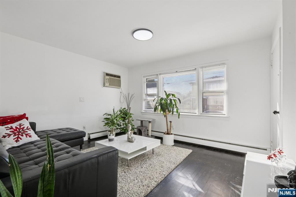 89 Anderson Avenue Wallington, NJ 07057 - Photo 4 of 35