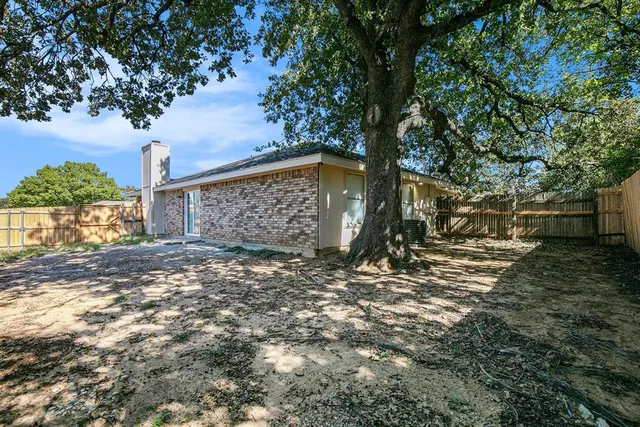 $1,895 | 2114 Windhurst Drive, Arlington, TX 76015