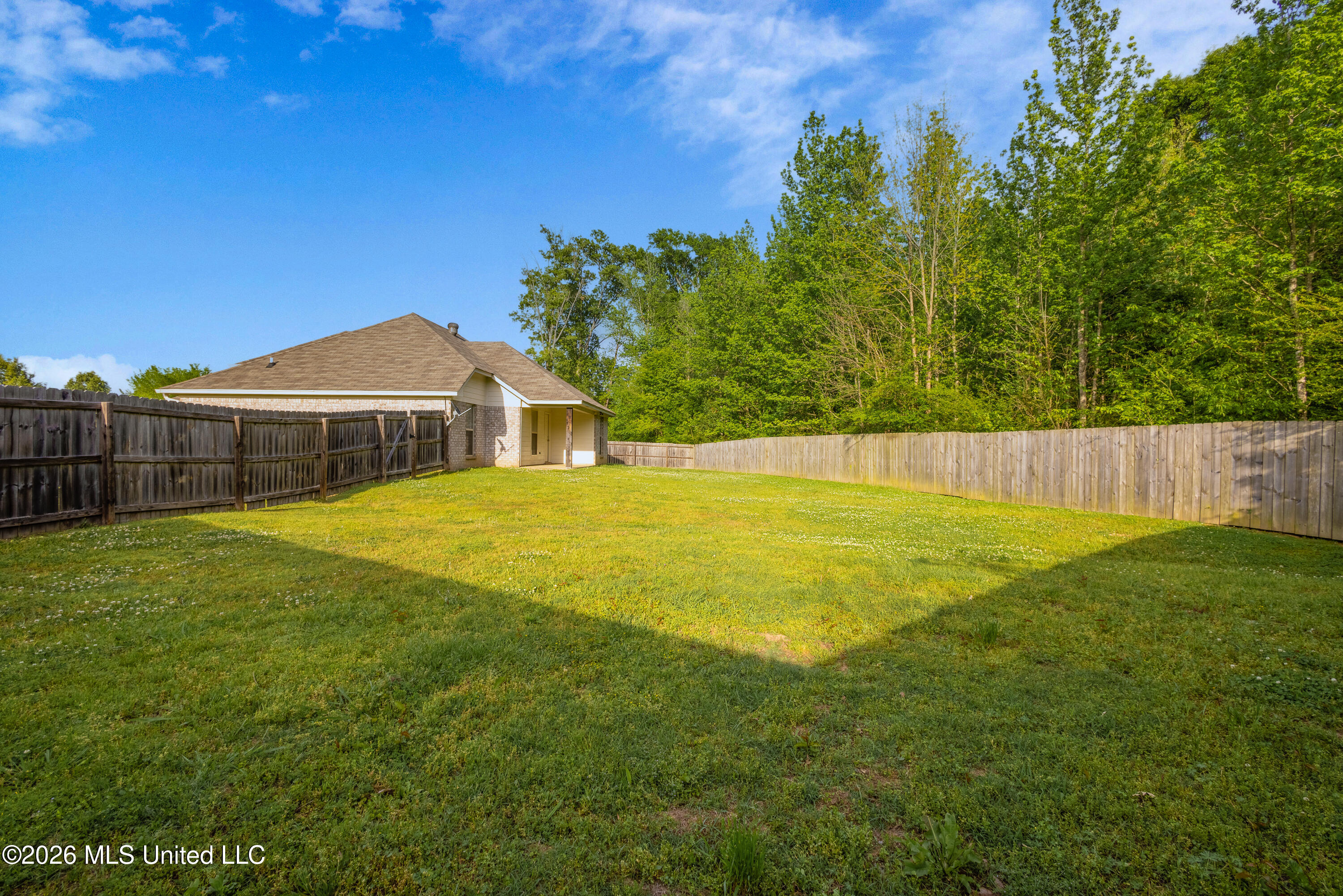 120 Bankside Drive Canton, MS 39046 - Photo 3 of 15 120 Bankside Drive Canton MS-4 - Copy -