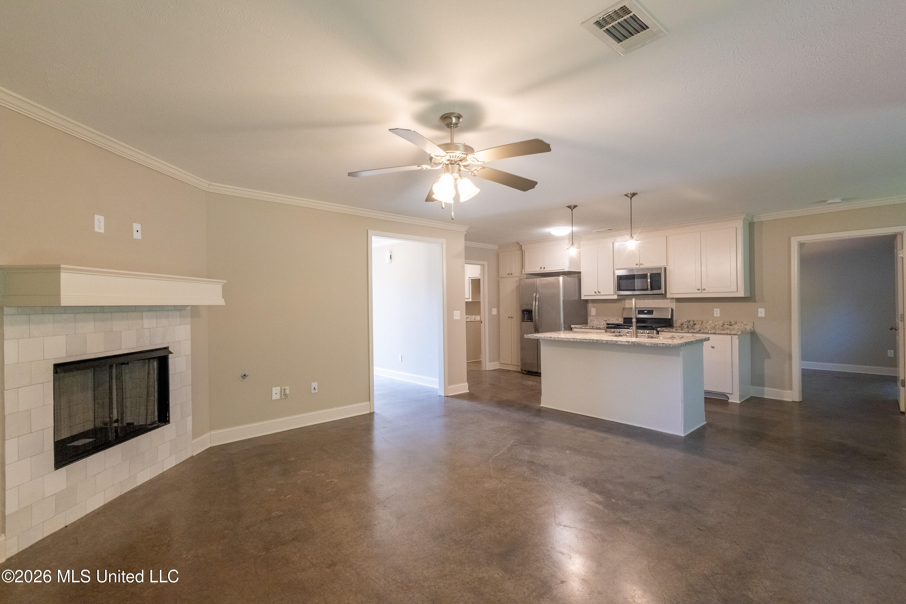 120 Bankside Drive Canton, MS 39046 - Photo 5 of 15 120 Bankside Drive Canton MS-15