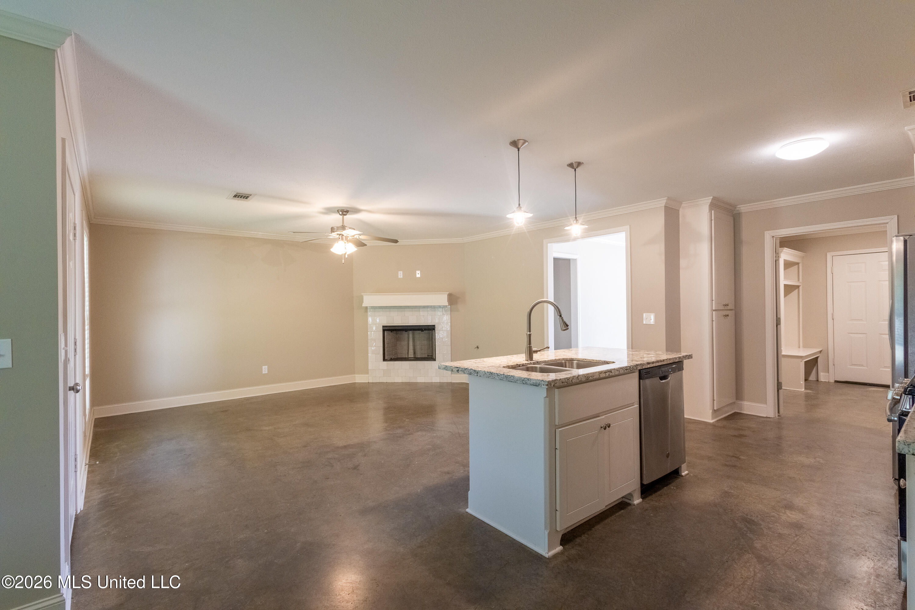 120 Bankside Drive Canton, MS 39046 - Photo 6 of 15 120 Bankside Drive Canton MS-14
