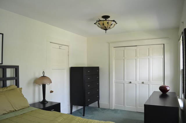 546 North County Line Road Hinsdale, IL 60521 - Photo 8 of 12 a bedroom with a bed and a chandelier