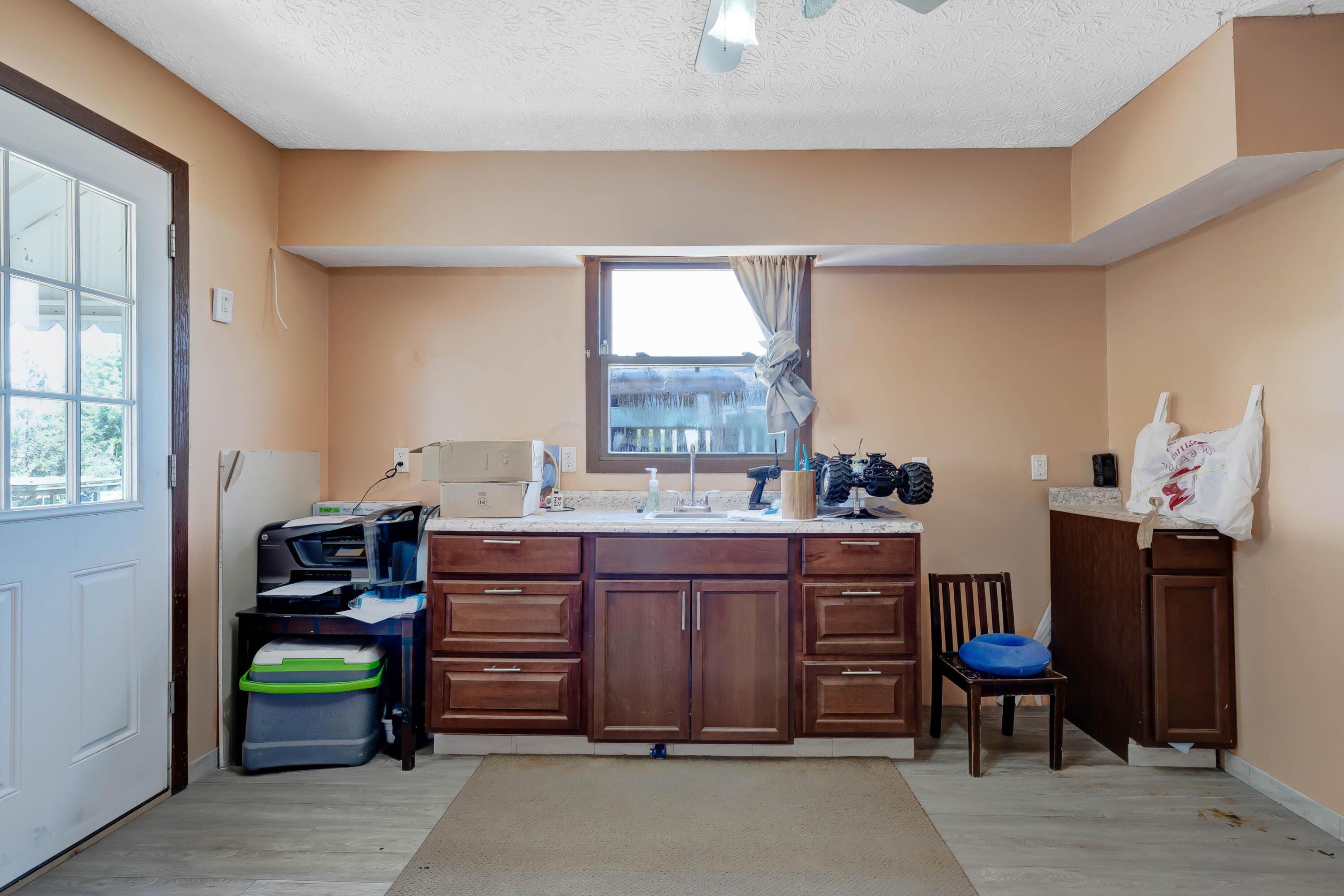 4594 Cosgray Road Hilliard, OH 43026 - Photo 12 of 54 10. Kitchenette