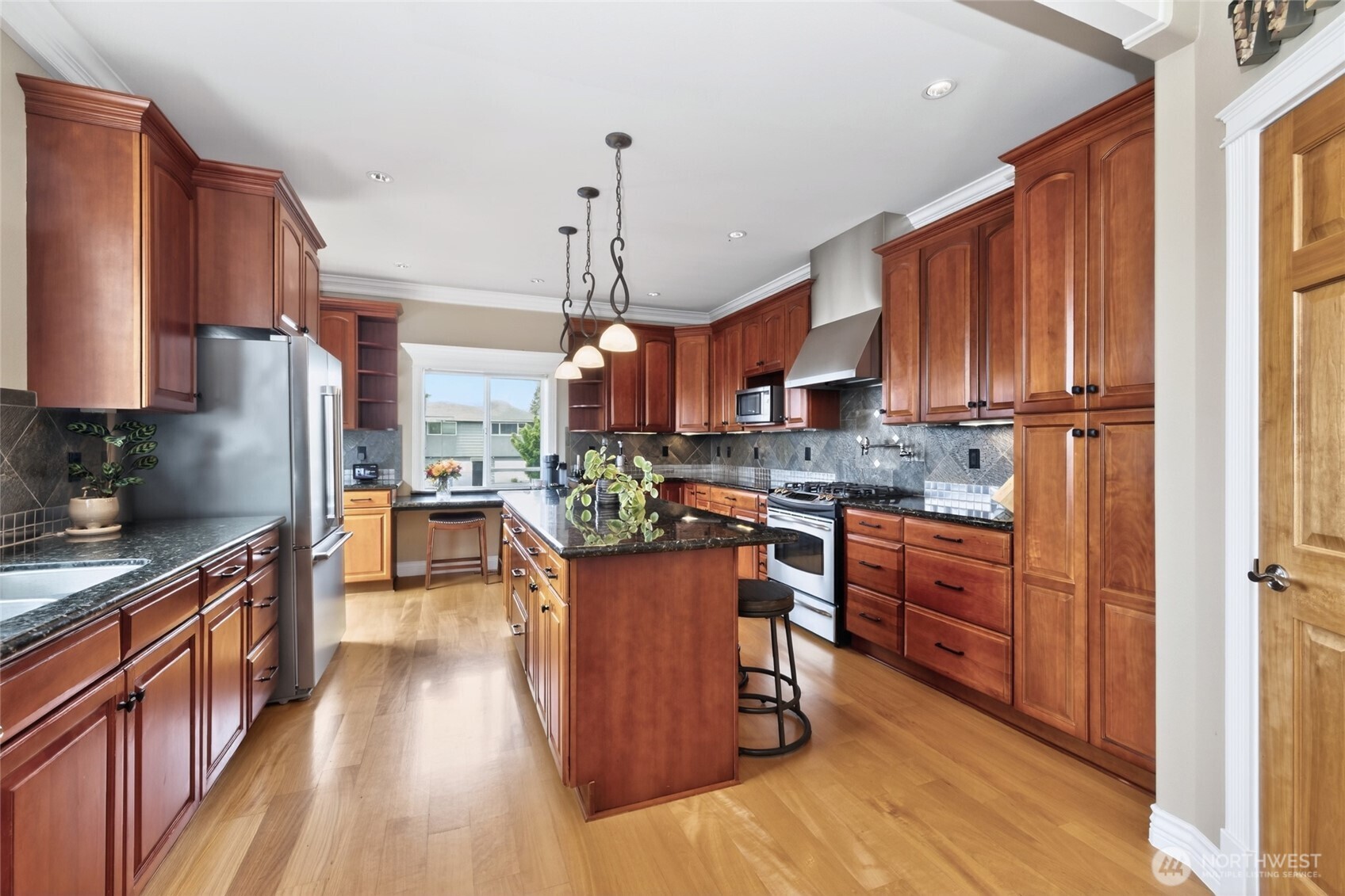 816 Walnut Street Edmonds, WA 98020 - Photo 8 of 40