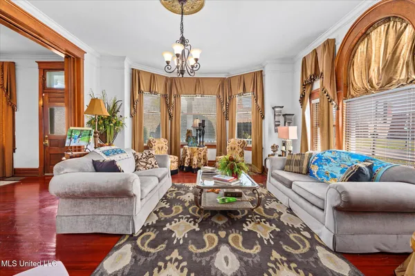 $854,900 | 1028 Main Street, Hattiesburg, MS 39401