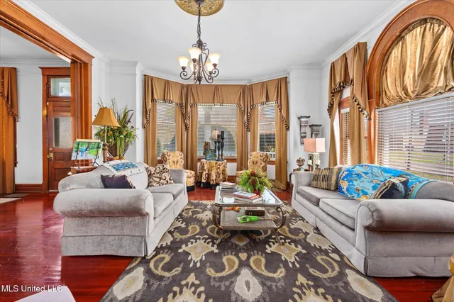 $854,900 | 1028 Main Street, Hattiesburg, MS 39401