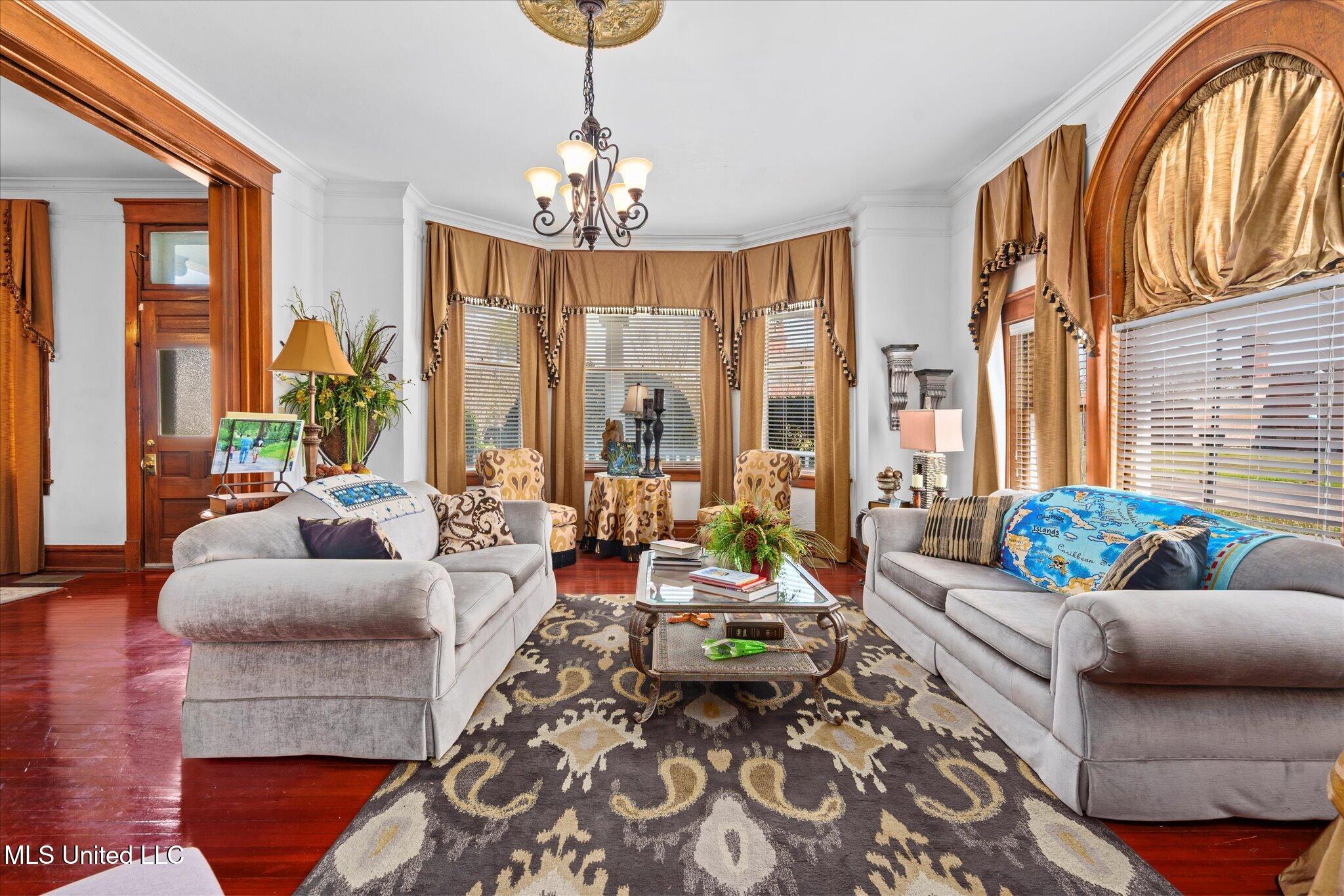 1028 Main Street Hattiesburg, MS 39401 - Photo 14 of 77 sitting room