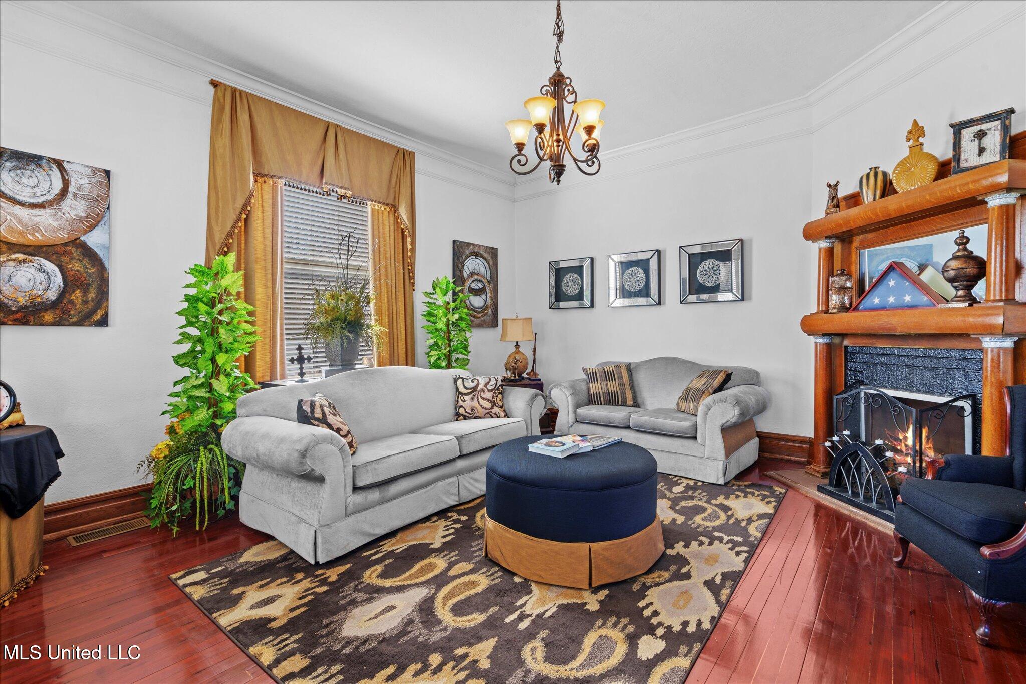 1028 Main Street Hattiesburg, MS 39401 - Photo 15 of 77 sitting room