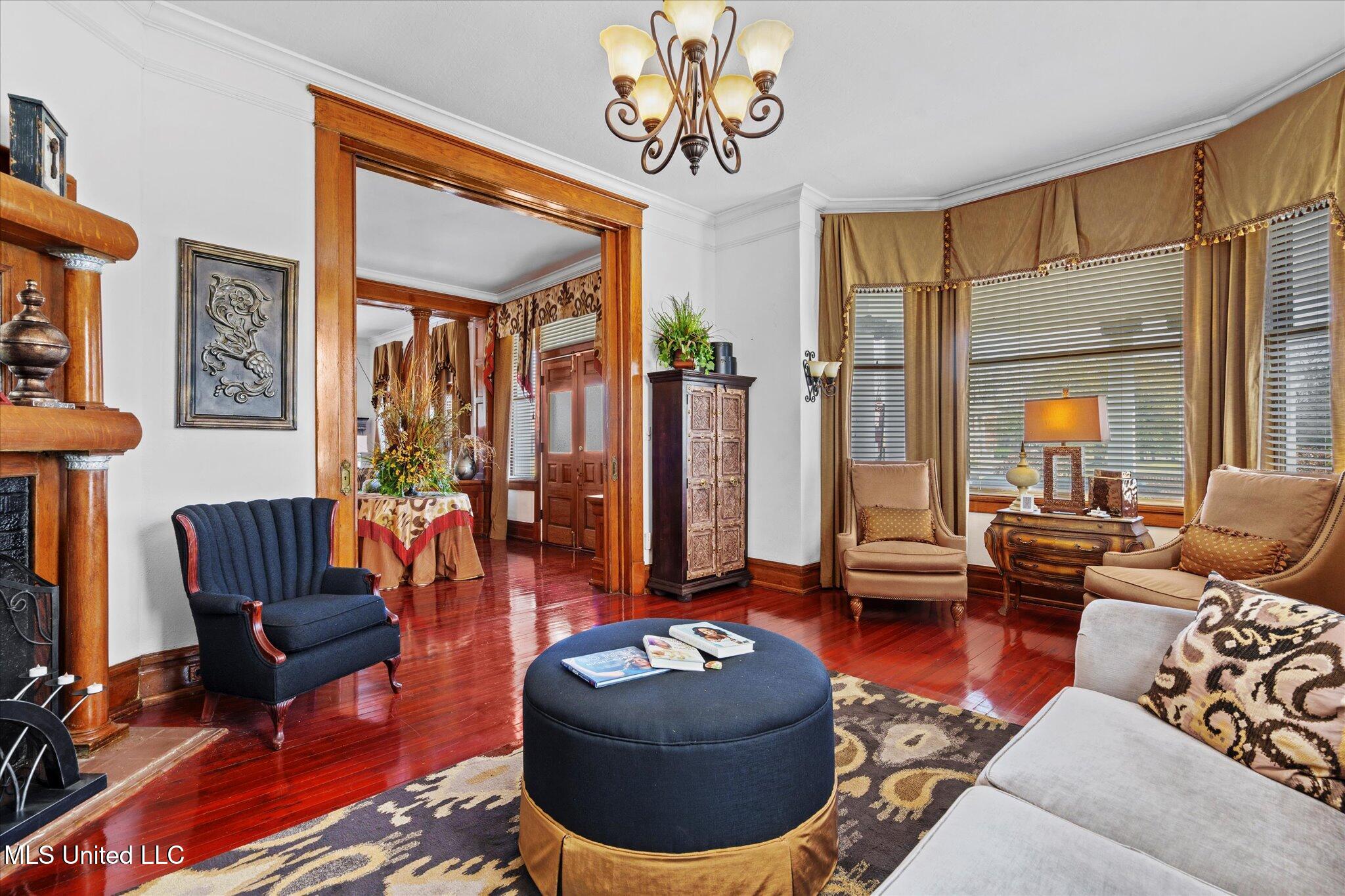 1028 Main Street Hattiesburg, MS 39401 - Photo 16 of 77 sitting room
