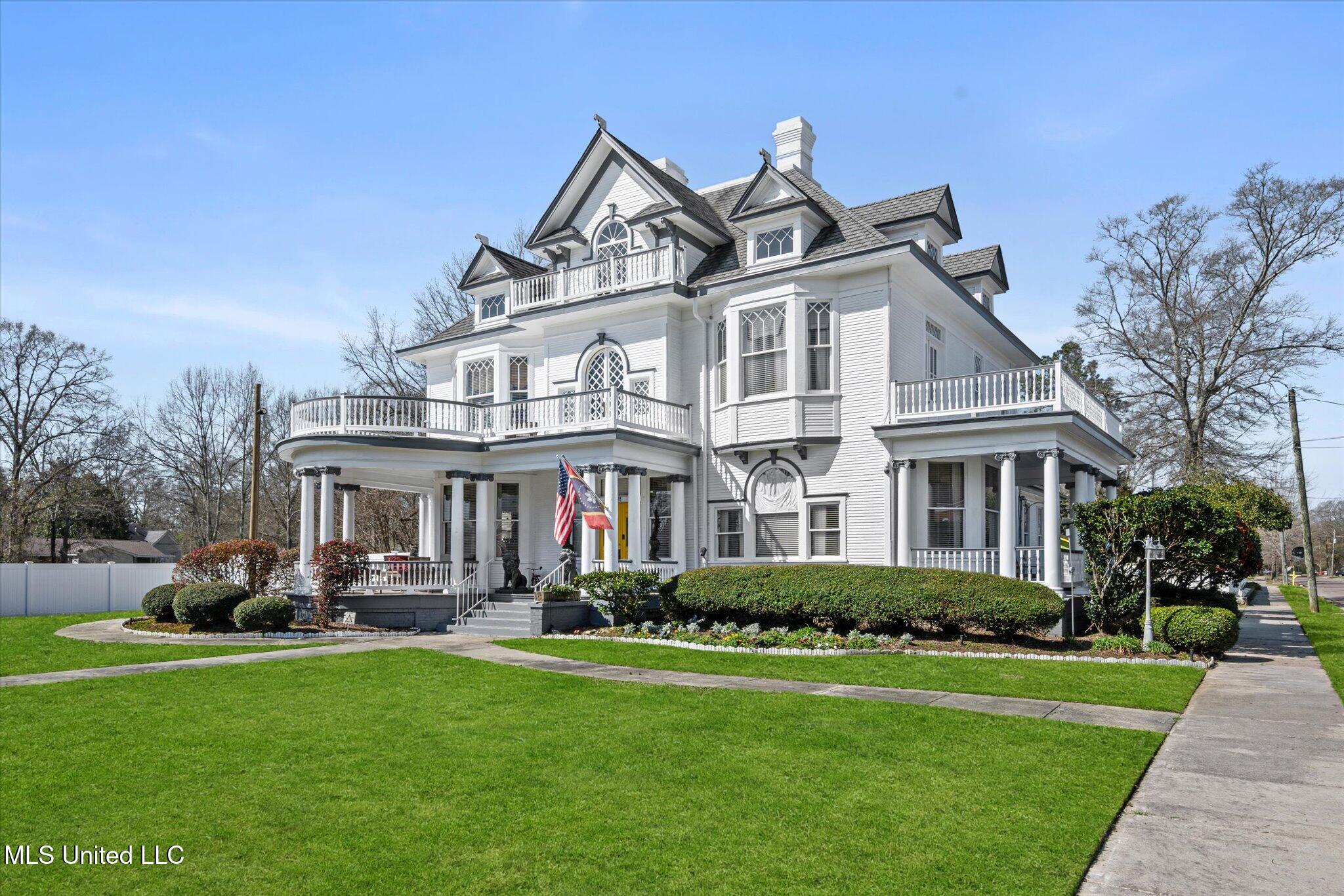 1028 Main Street Hattiesburg, MS 39401 - Photo 2 of 77 side view