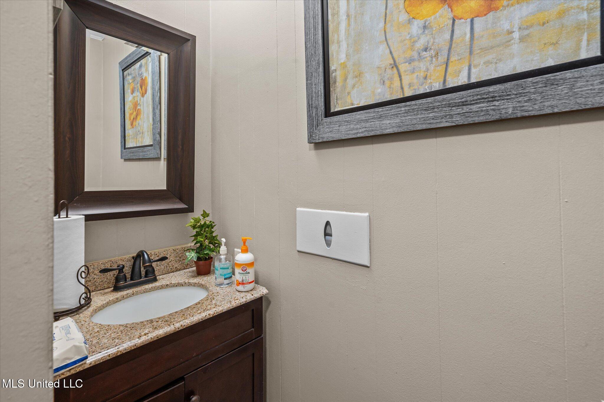 1028 Main Street Hattiesburg, MS 39401 - Photo 27 of 77 half bath