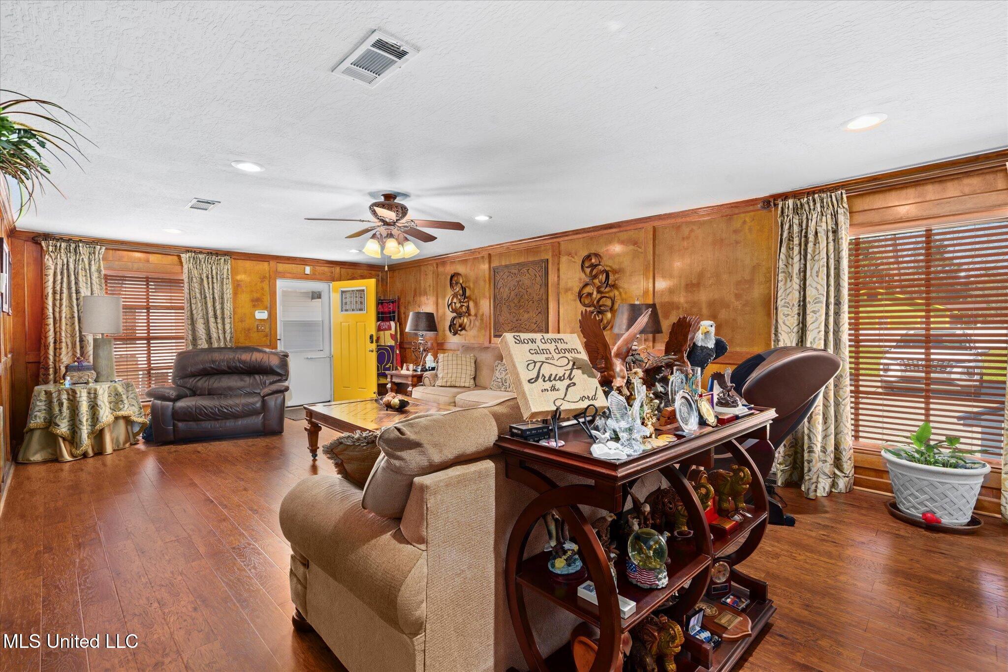 1028 Main Street Hattiesburg, MS 39401 - Photo 28 of 77 separate den