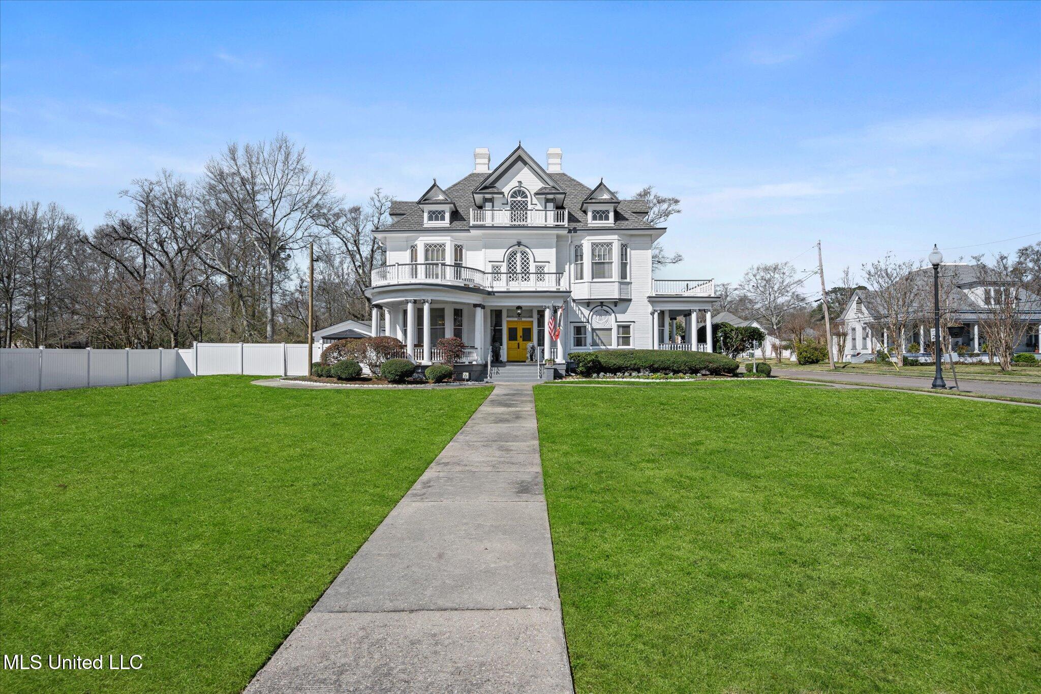 1028 Main Street Hattiesburg, MS 39401 - Photo 3 of 77 street view
