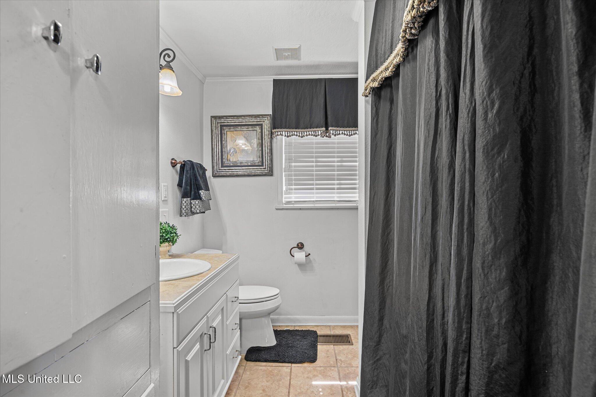 1028 Main Street Hattiesburg, MS 39401 - Photo 32 of 77 main bathroom