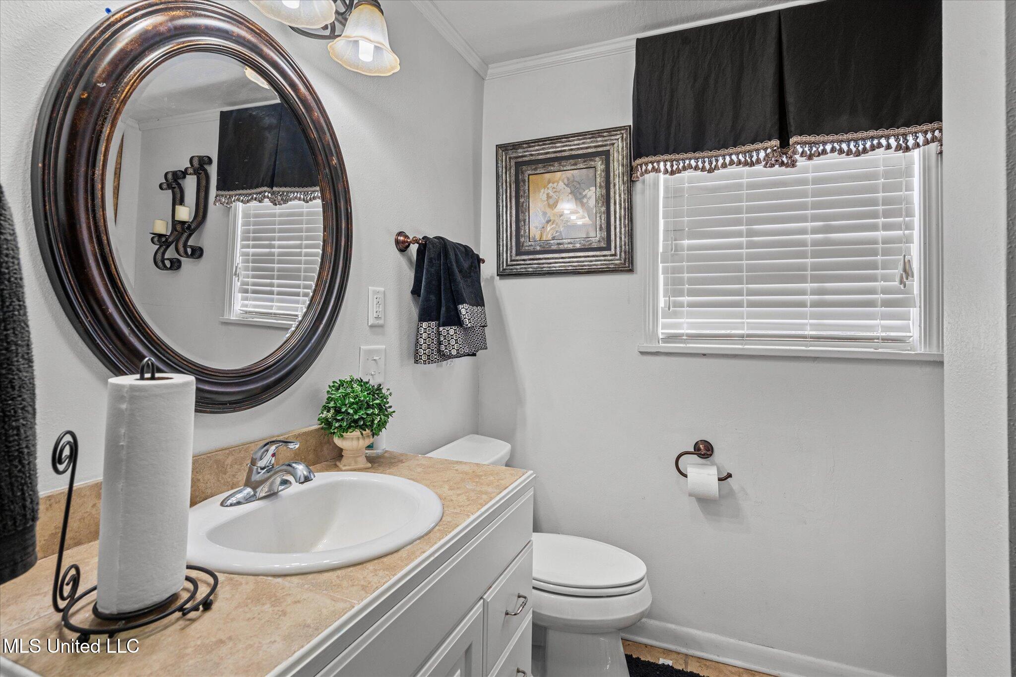 1028 Main Street Hattiesburg, MS 39401 - Photo 33 of 77 main bathroom