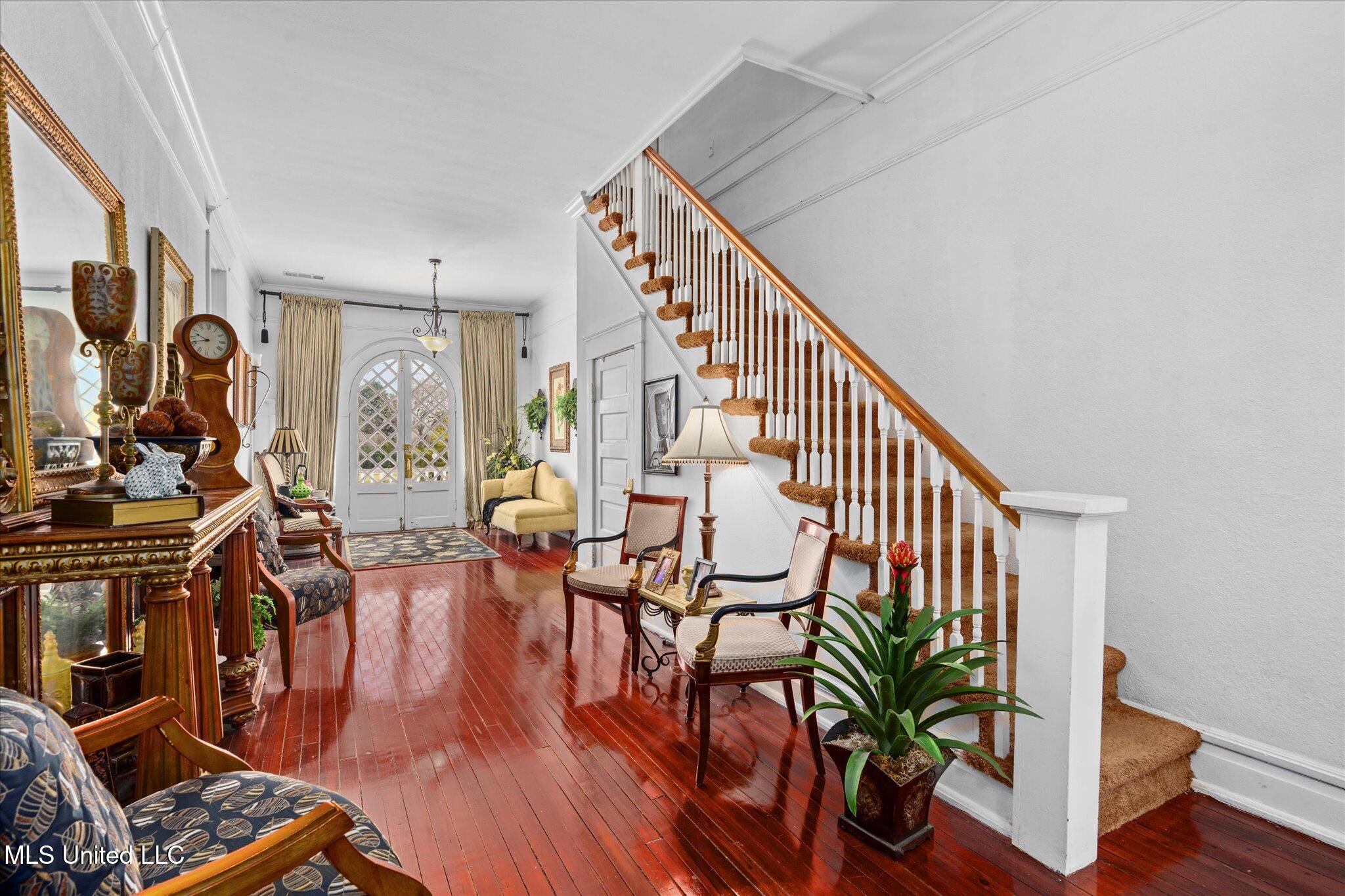 1028 Main Street Hattiesburg, MS 39401 - Photo 37 of 77 stair