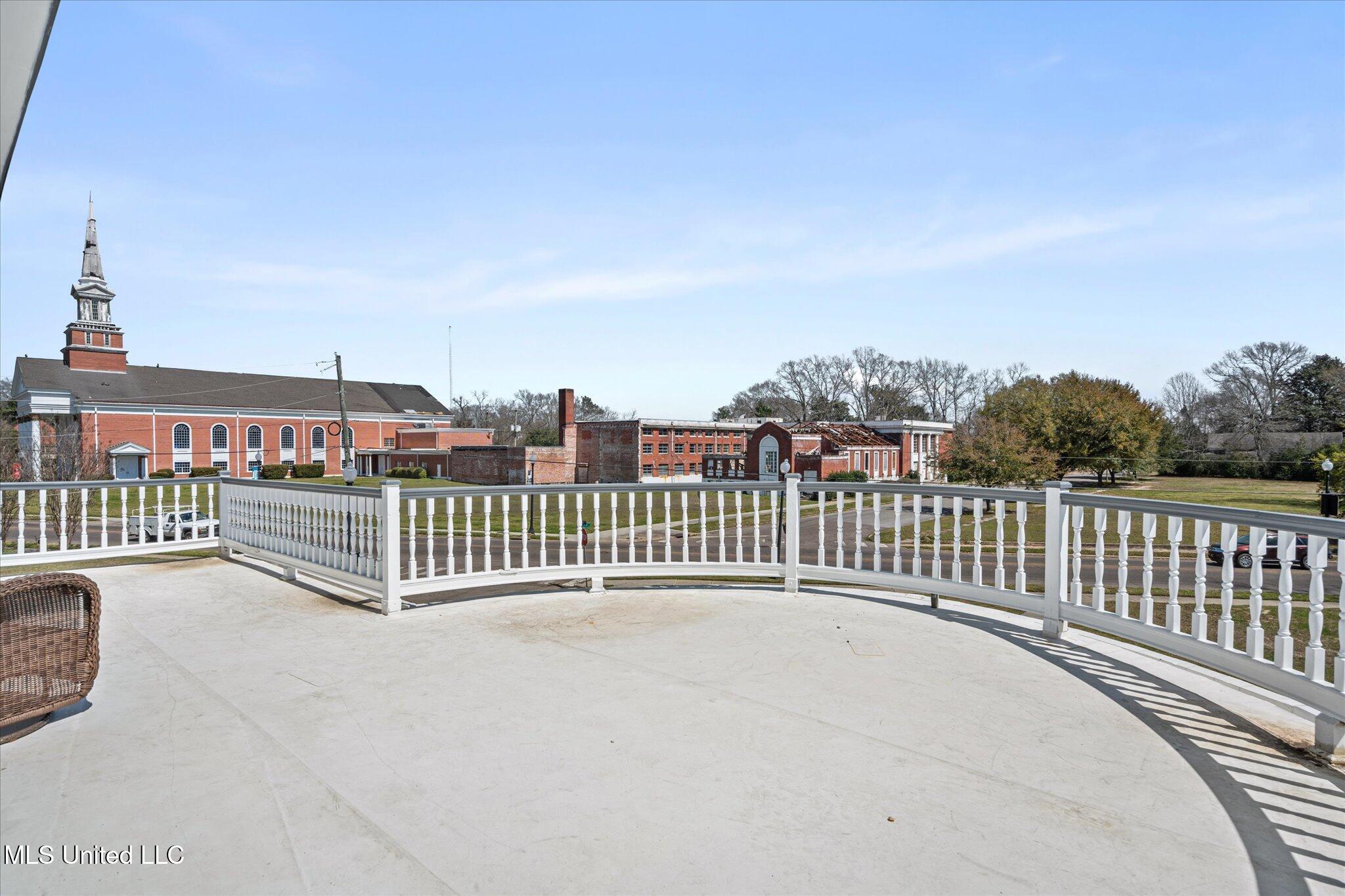 1028 Main Street Hattiesburg, MS 39401 - Photo 40 of 77 balcony