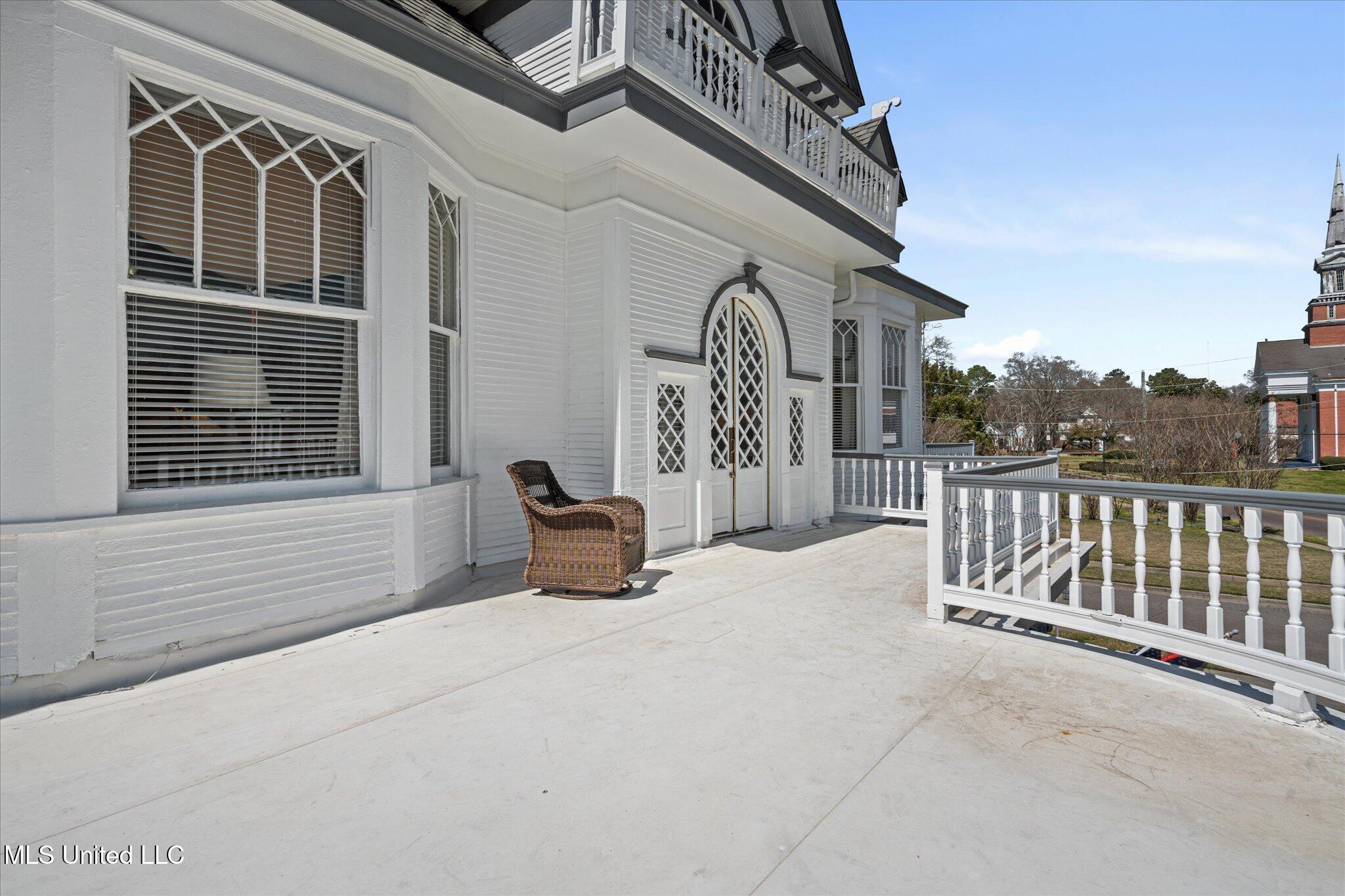 1028 Main Street Hattiesburg, MS 39401 - Photo 41 of 77 balcony