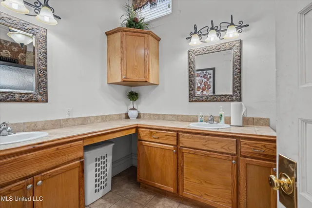 $854,900 | 1028 Main Street, Hattiesburg, MS 39401