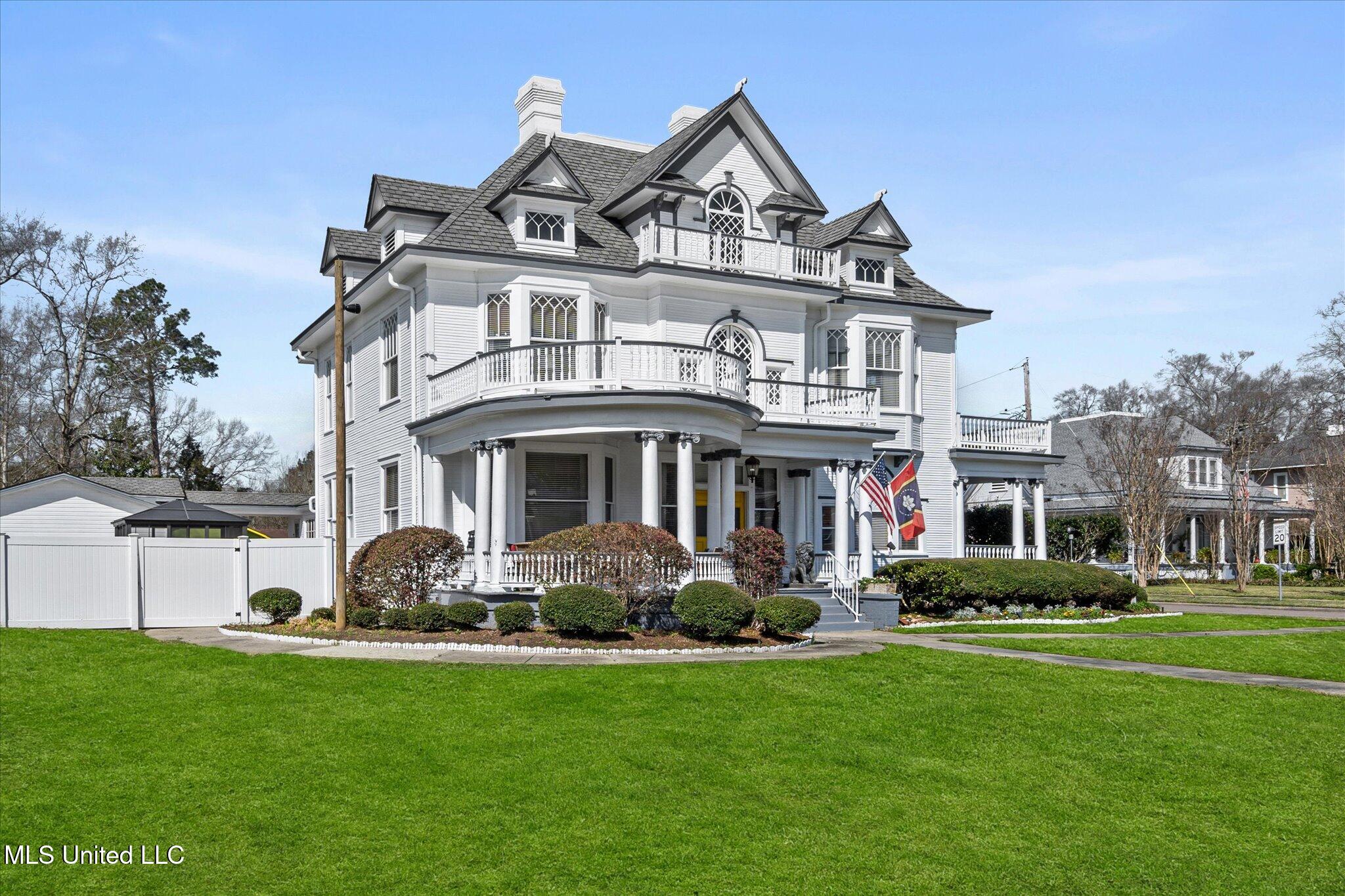 1028 Main Street Hattiesburg, MS 39401 - Photo 5 of 77 side view