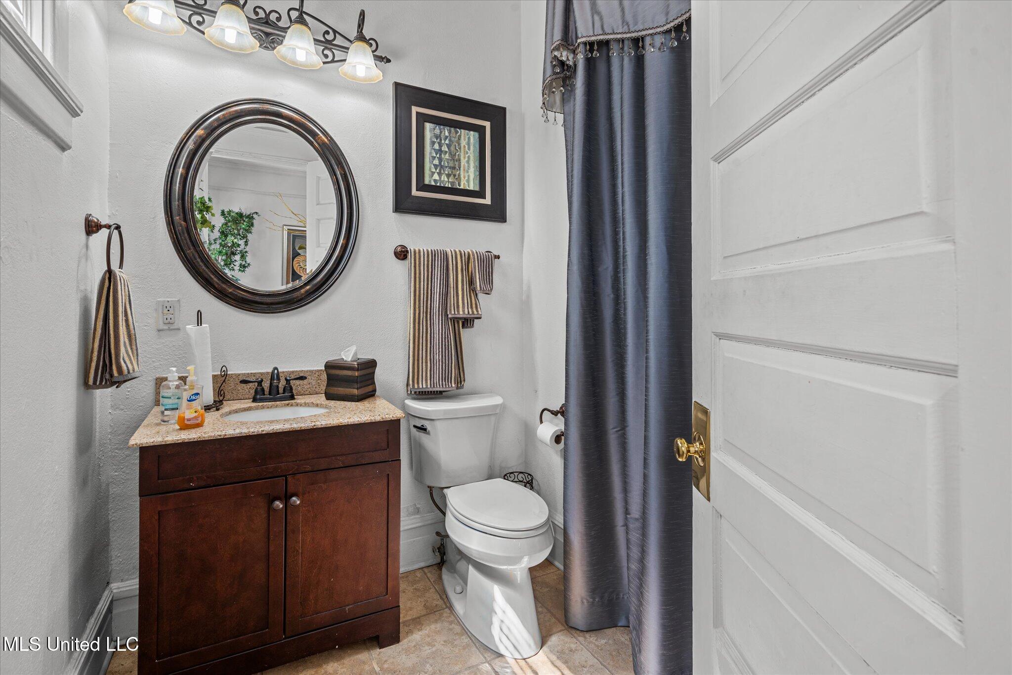 1028 Main Street Hattiesburg, MS 39401 - Photo 56 of 77 another guest bathroom