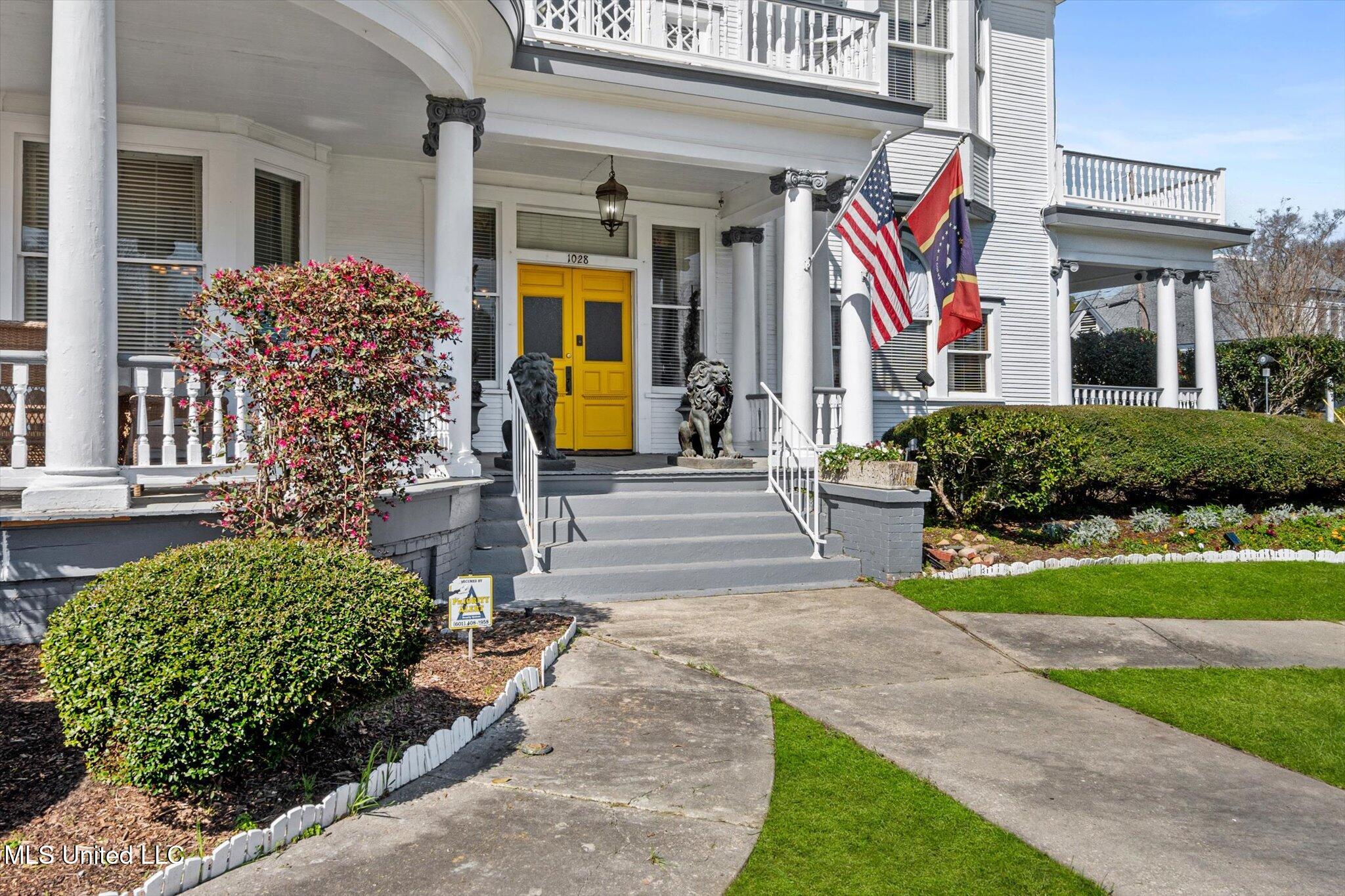 1028 Main Street Hattiesburg, MS 39401 - Photo 6 of 77 sidewalk