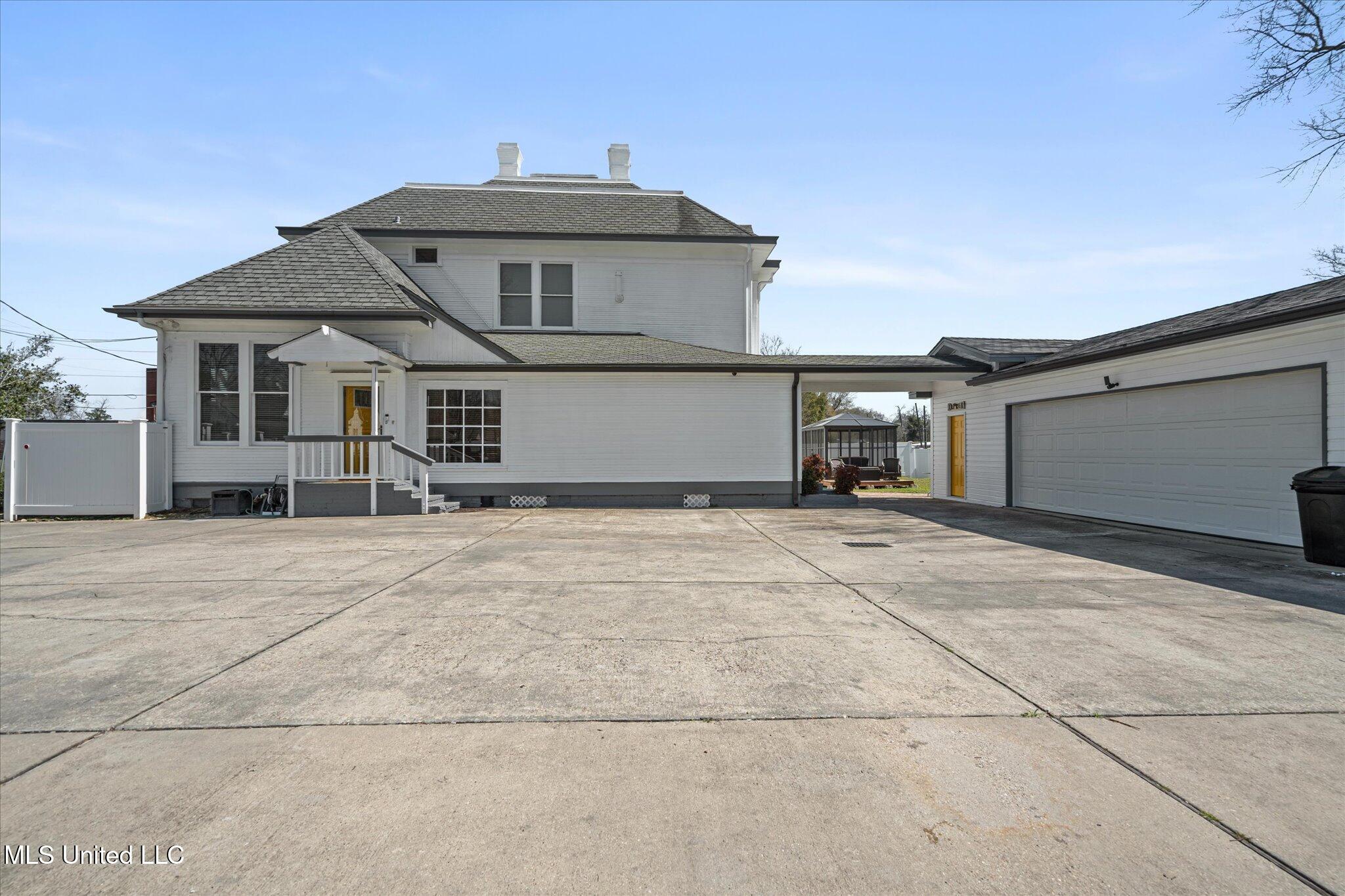 1028 Main Street Hattiesburg, MS 39401 - Photo 62 of 77 rear view