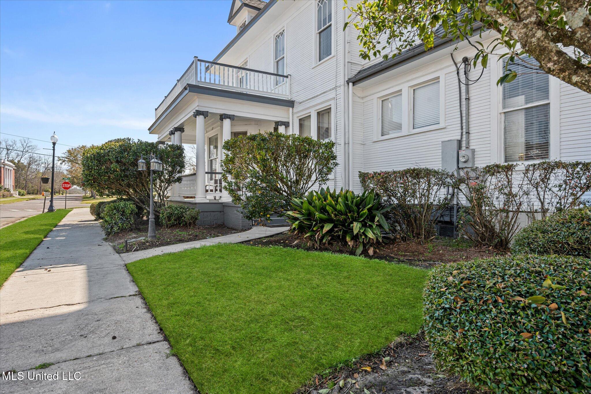 1028 Main Street Hattiesburg, MS 39401 - Photo 66 of 77 side porch