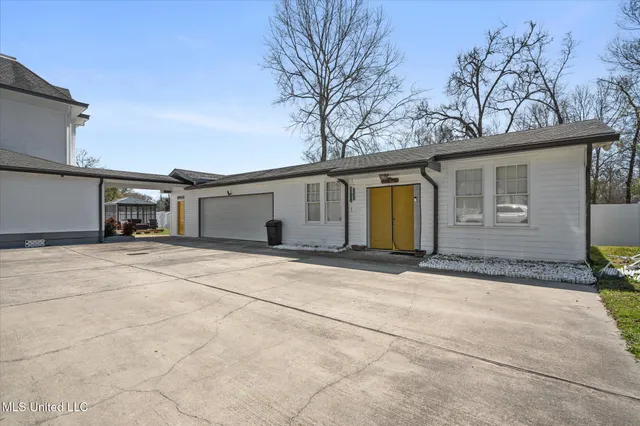 $854,900 | 1028 Main Street, Hattiesburg, MS 39401