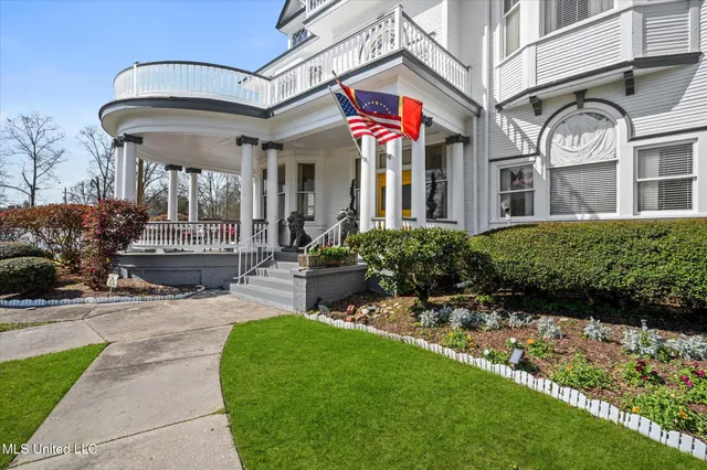 $854,900 | 1028 Main Street, Hattiesburg, MS 39401