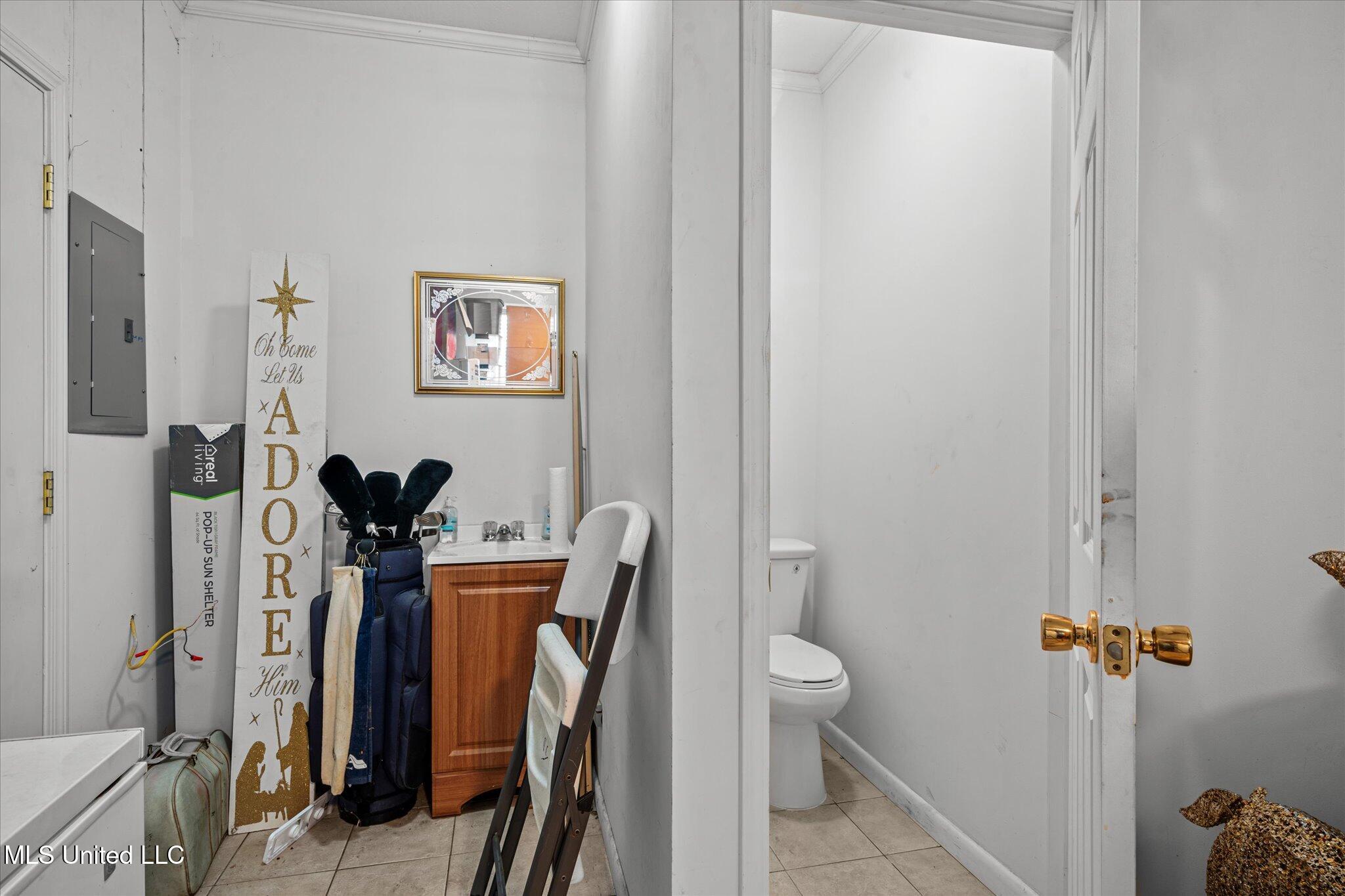 1028 Main Street Hattiesburg, MS 39401 - Photo 71 of 77 office bathroom