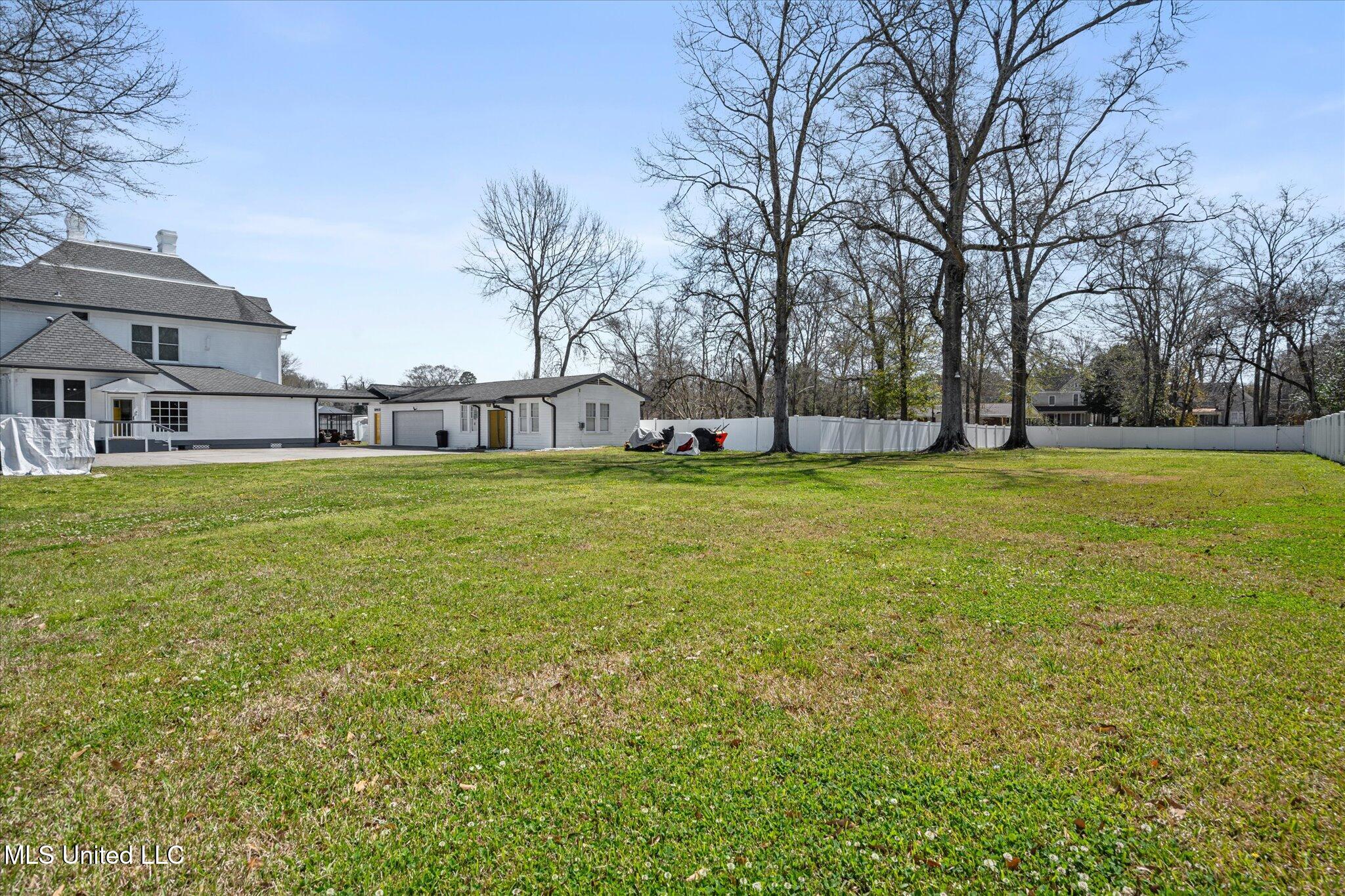 1028 Main Street Hattiesburg, MS 39401 - Photo 73 of 77 back yard