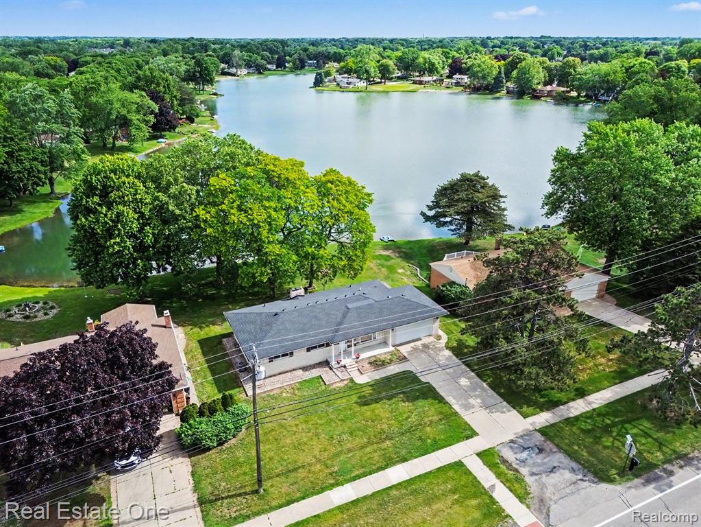 1347 East Square Lake Road Troy, MI 48085 - Photo 17 of 22