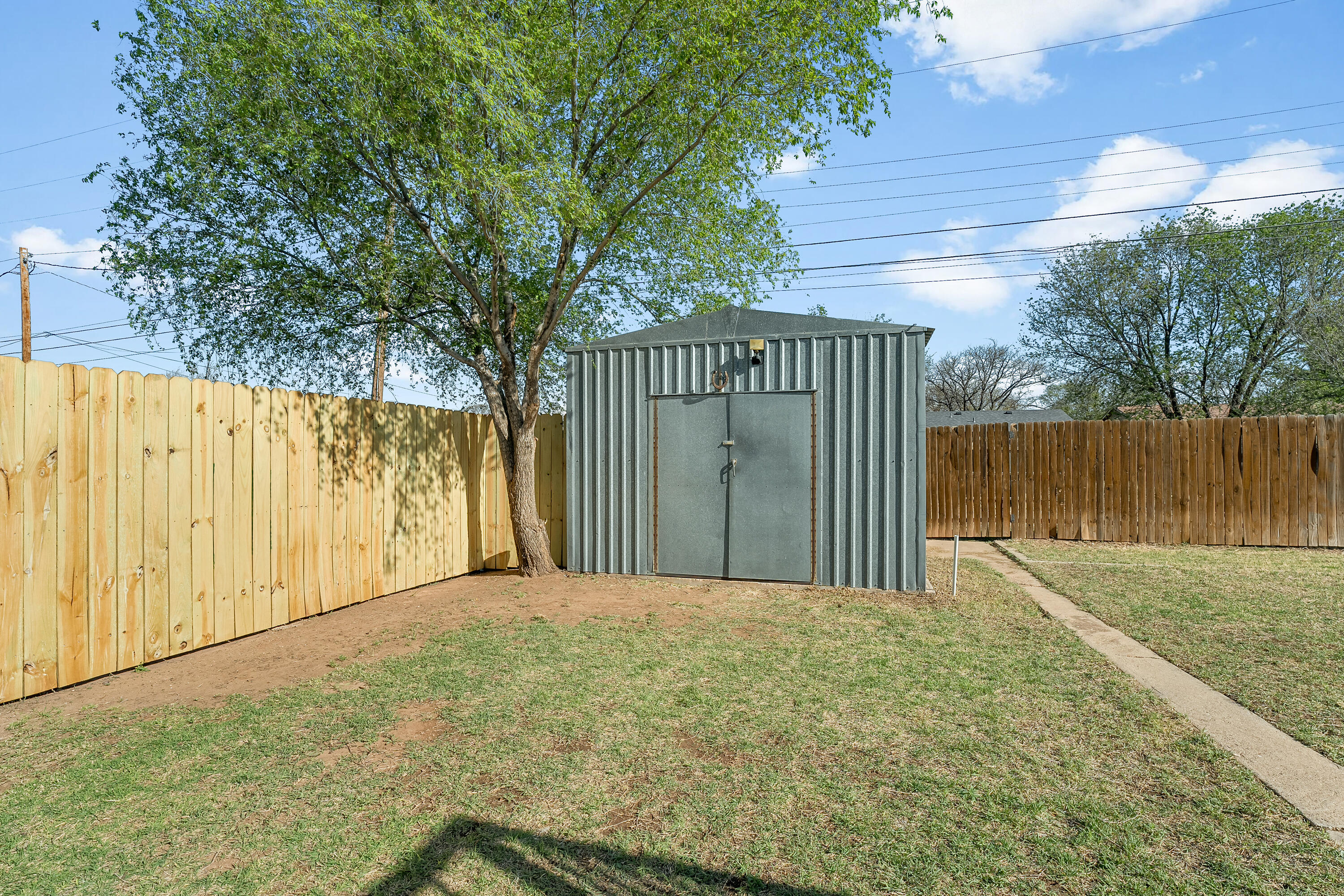 707 12th Street Shallowater, TX 79363 - Photo 26 of 27 a front view of a house having yard