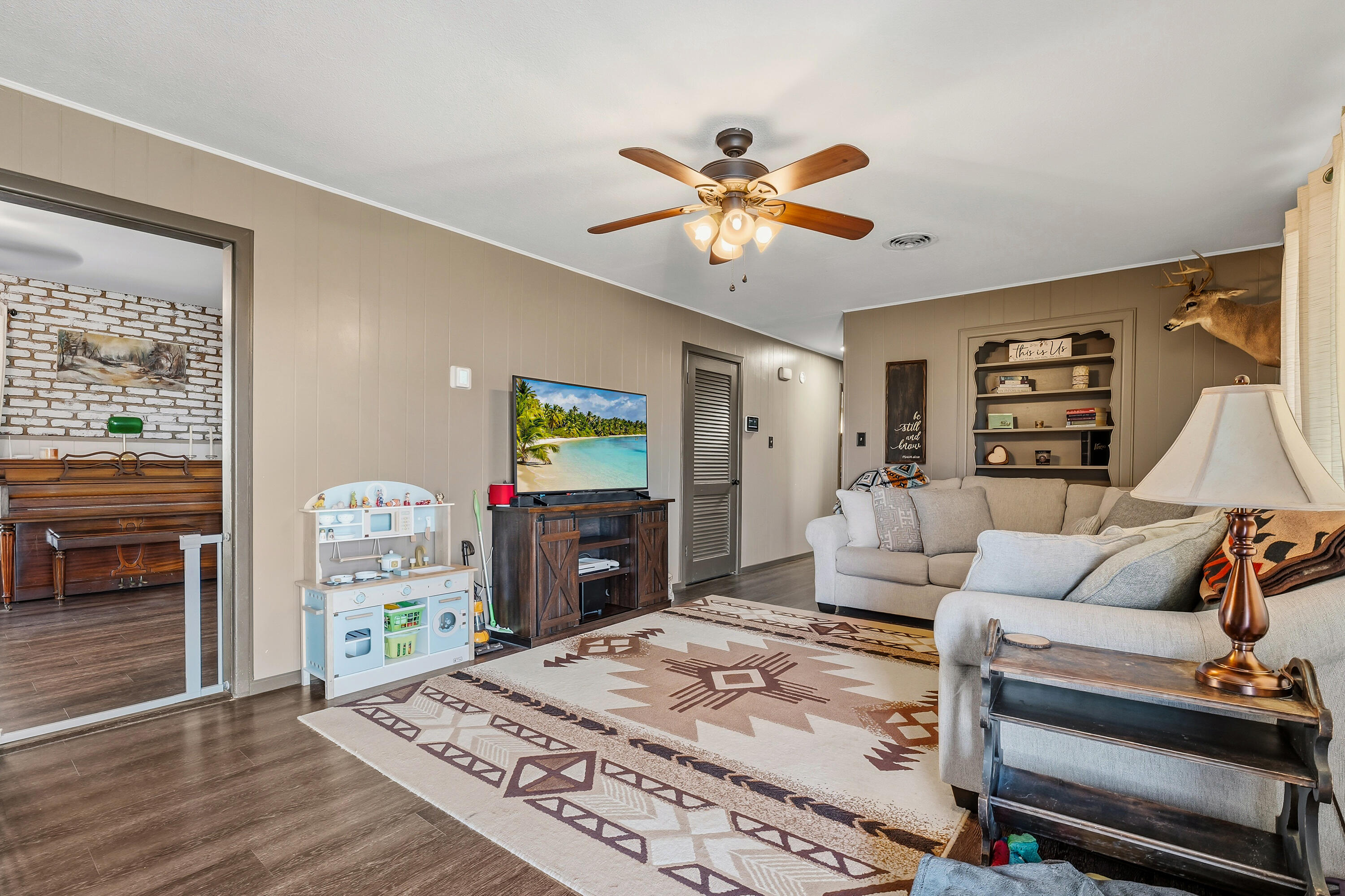 707 12th Street Shallowater, TX 79363 - Photo 4 of 27 a living room with furniture and a flat screen tv
