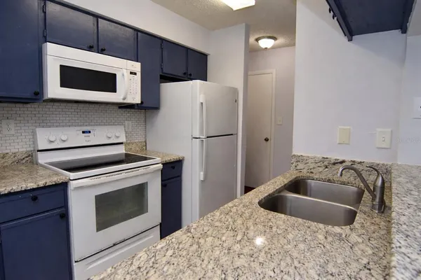 $1,300 | 8635 Mallard Reserve Drive, Unit 201, Tampa, FL 33614