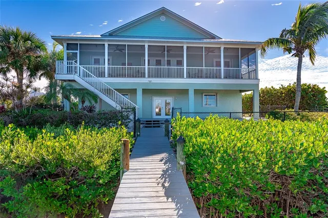 a view of entryway with window