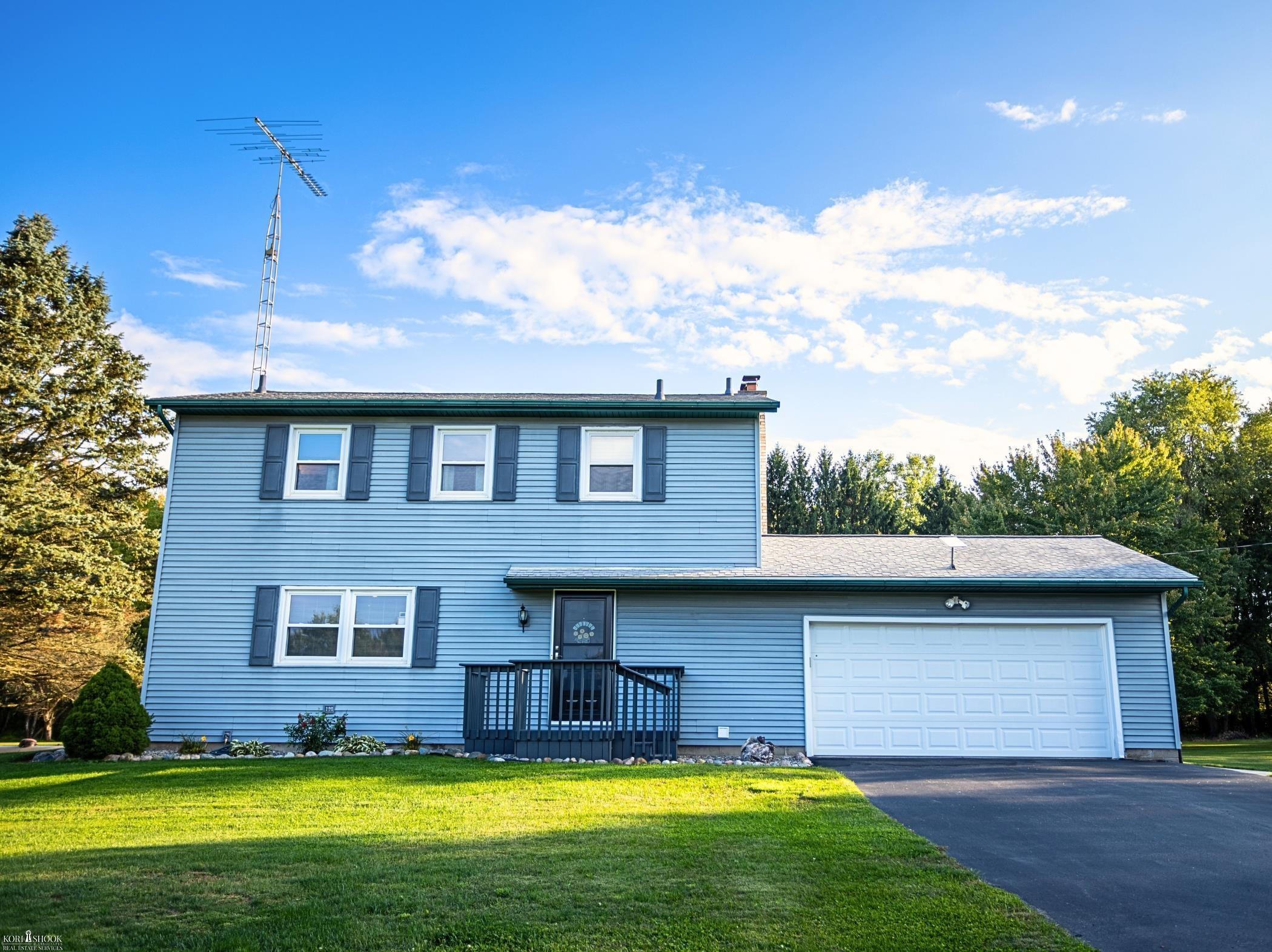 4240 East Round Lake Road Dewitt, MI 48820 - Photo 1 of 37