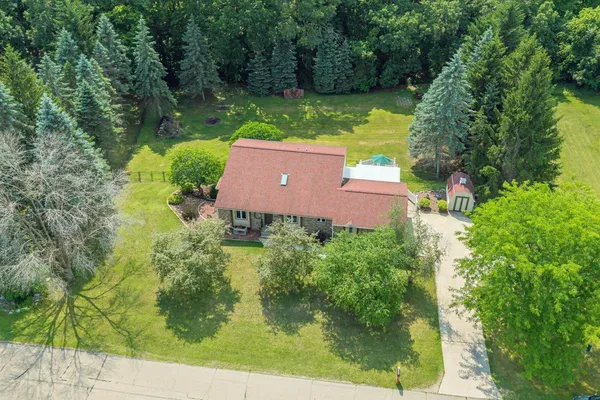 $440,000 | N6839 Donlin Drive, Pardeeville, WI 53954