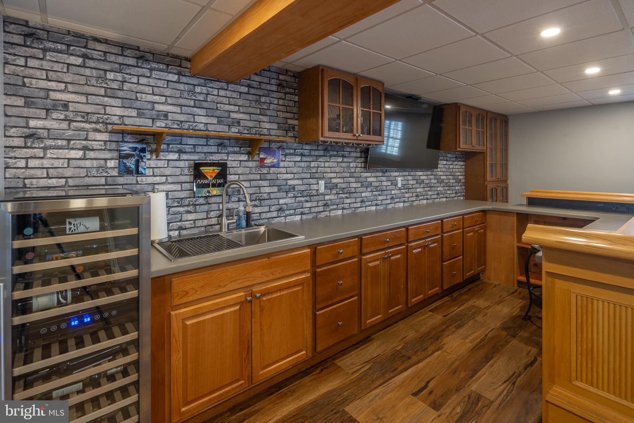 10053 Field Court Manassas, VA 20110 - Photo 27 of 43 Wine Fridge & TV Convey