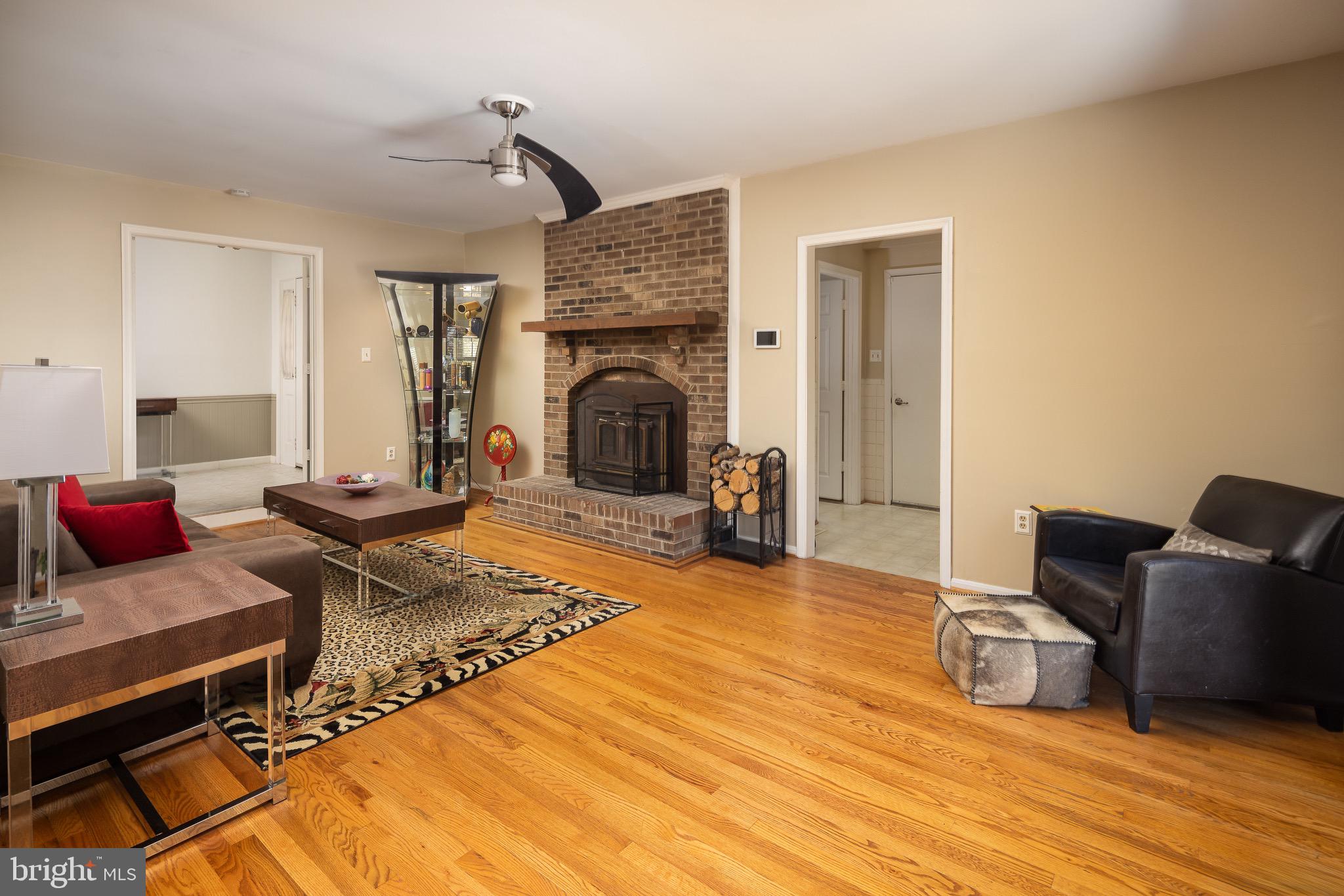 10053 Field Court Manassas, VA 20110 - Photo 6 of 43 Living Room w/ Entrance from Garage