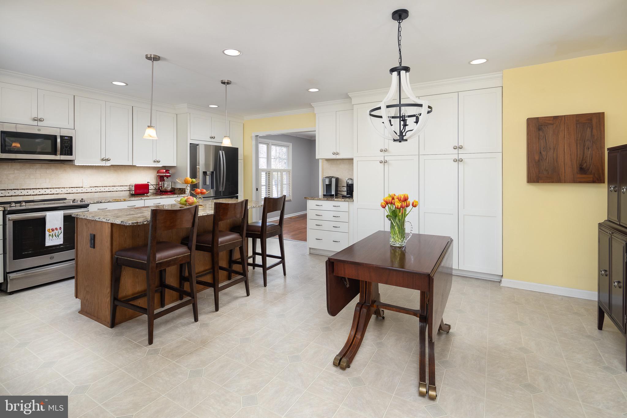 10053 Field Court Manassas, VA 20110 - Photo 10 of 43 Kitchen also Opens to Family Room