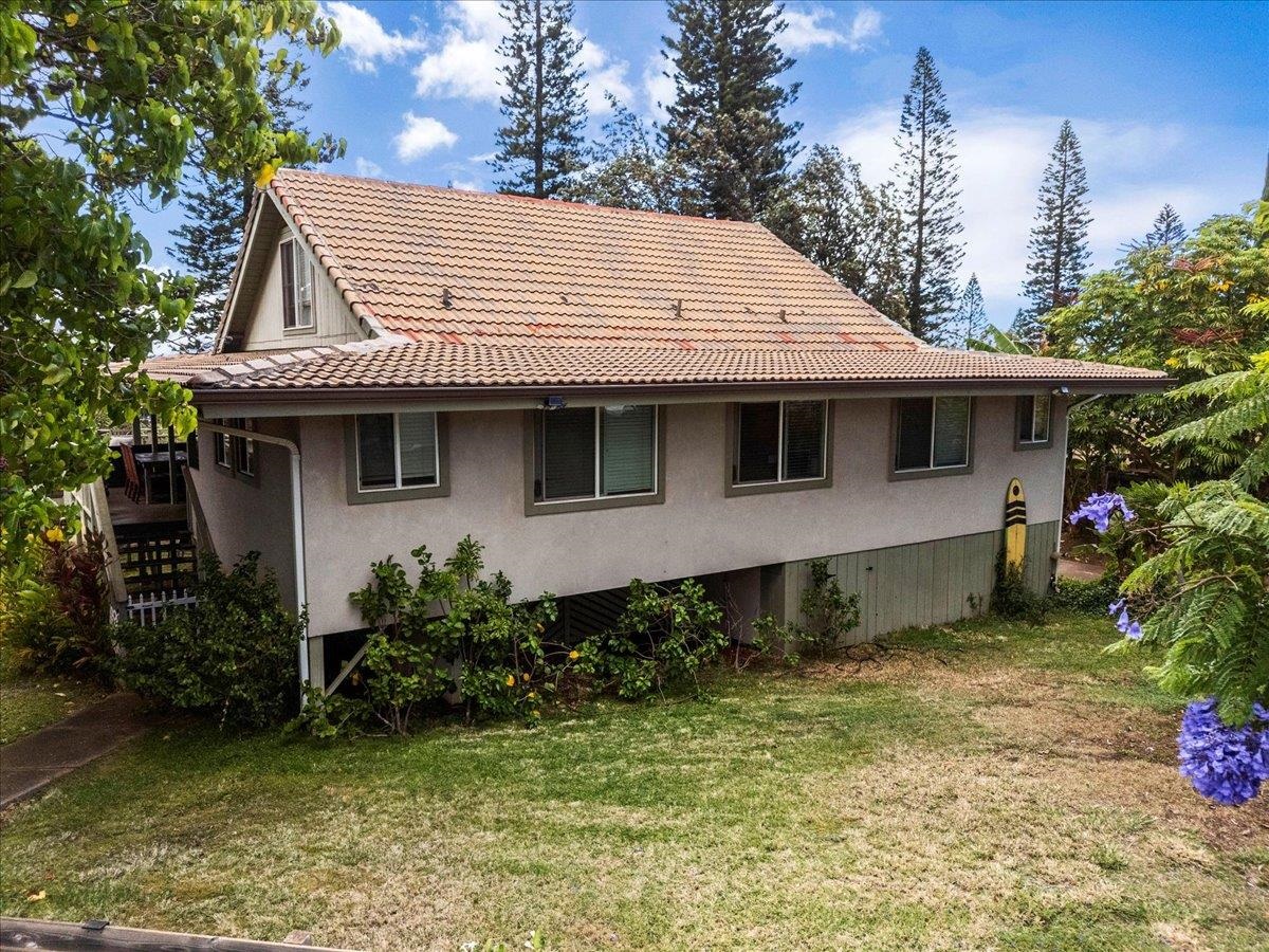 2861 Liholani Street Makawao, HI 96768 - Photo 28 of 42 a front view of a house with a garden