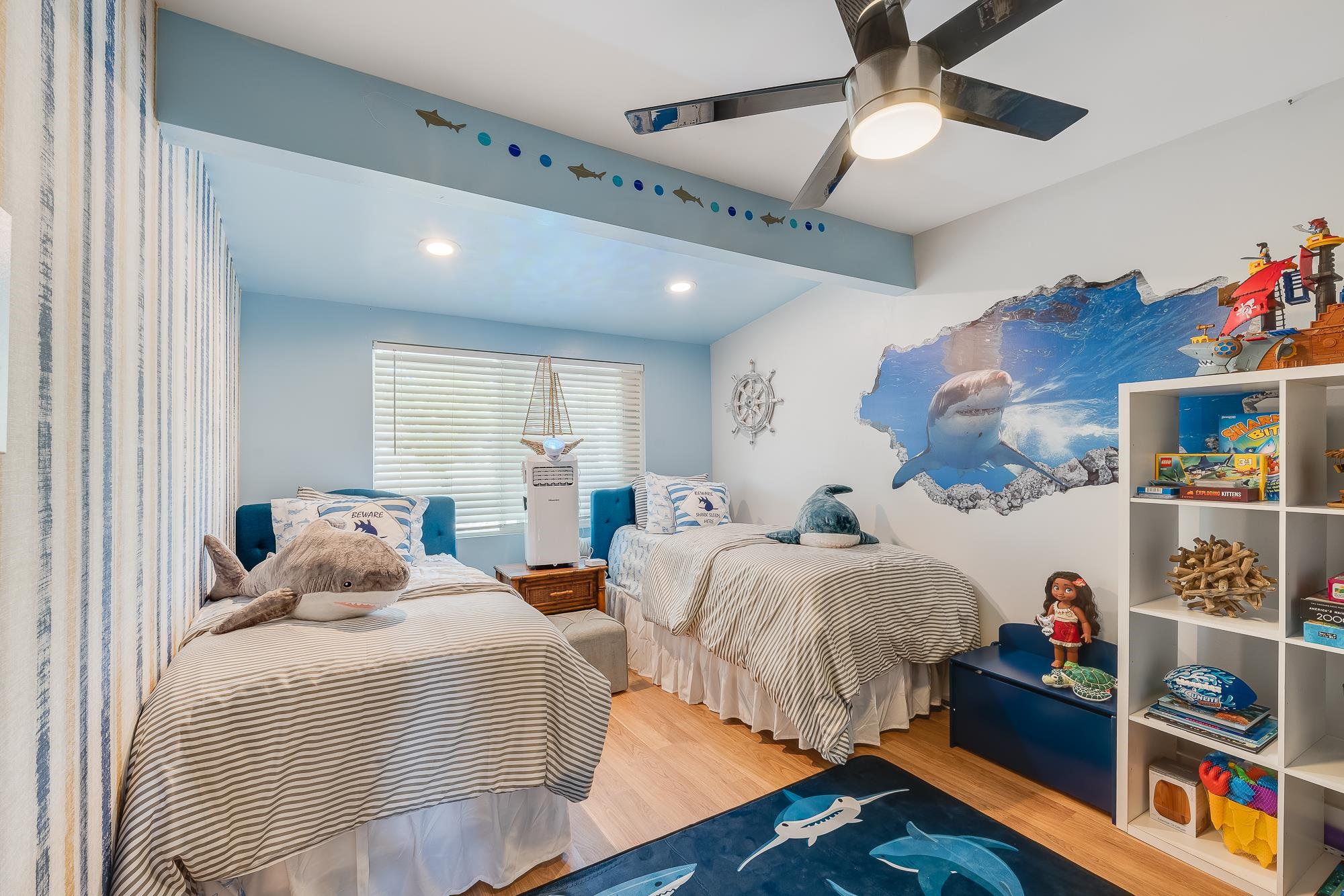 2861 Liholani Street Makawao, HI 96768 - Photo 39 of 42 a bedroom with two beds and a window