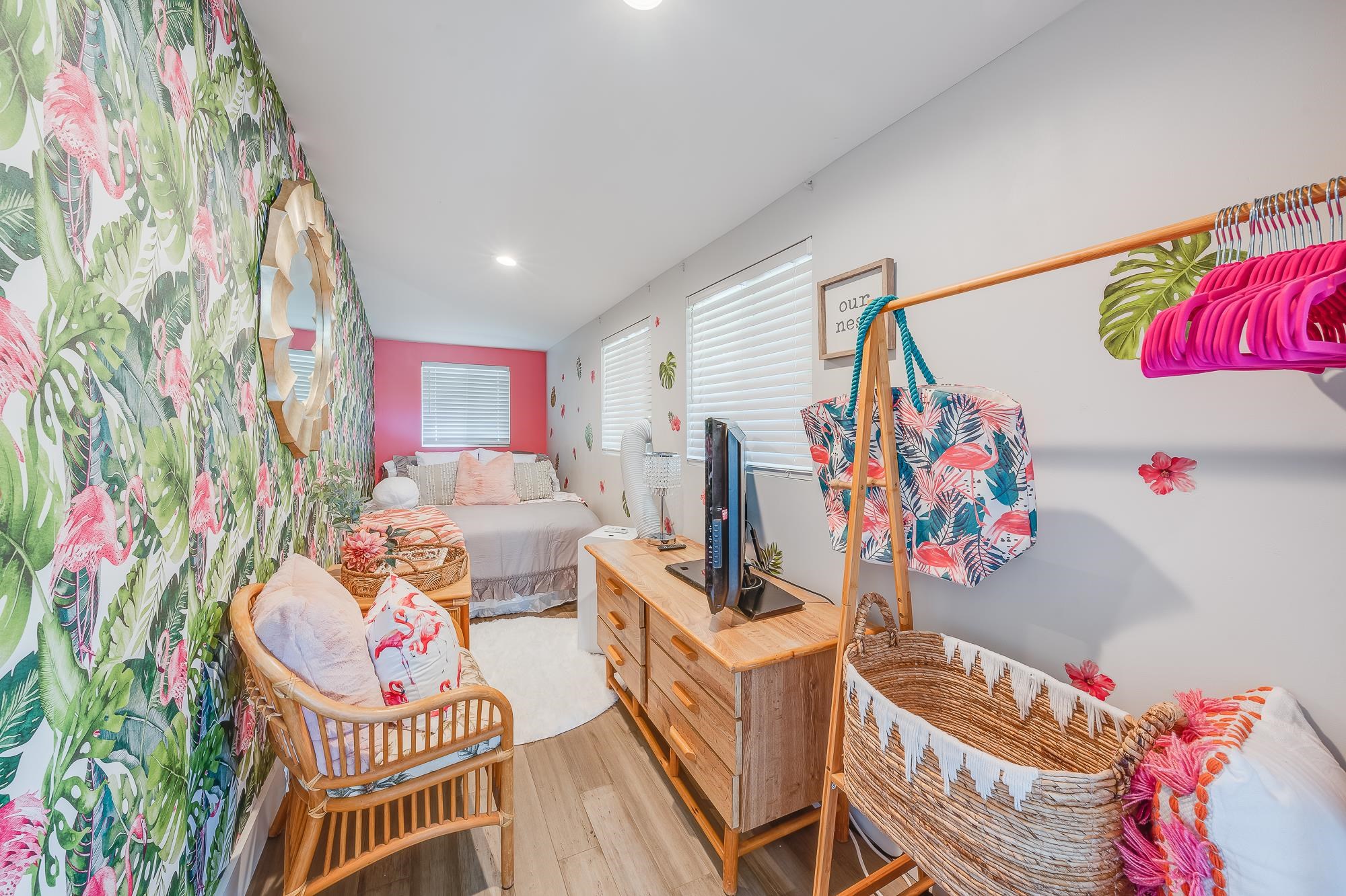 2861 Liholani Street Makawao, HI 96768 - Photo 40 of 42 a living room with furniture and a couch