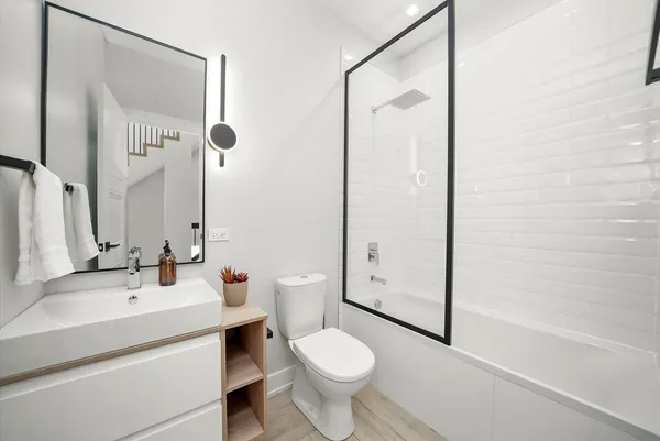 $670,000 | 4232 West Belmont Avenue, Unit 4, Chicago, IL 60641