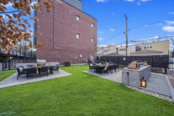 $670,000 | 4232 West Belmont Avenue, Unit 4, Chicago, IL 60641