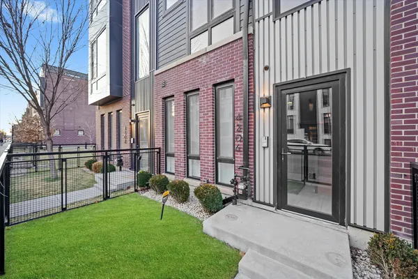$670,000 | 4232 West Belmont Avenue, Unit 4, Chicago, IL 60641